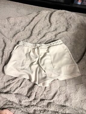 Better Together Women’s xl Everyday Drawstring Athletic Shorts in Cream
